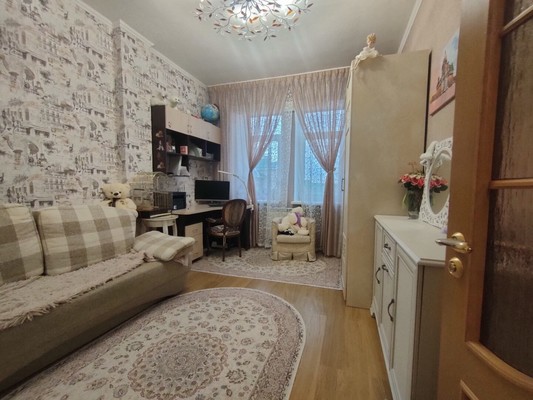 Продам трехкомнатную (3-комн.) квартиру, Дунина-Горкавича ул, 10, Ханты-Мансийск г