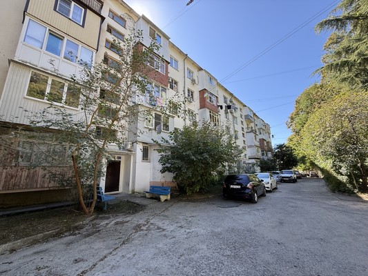 Продам трехкомнатную (3-комн.) квартиру, Калараша ул, 18, Туапсе г