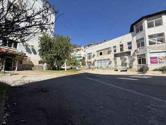 Продам трехкомнатную (3-комн.) квартиру, Калараша ул, 18, Туапсе г