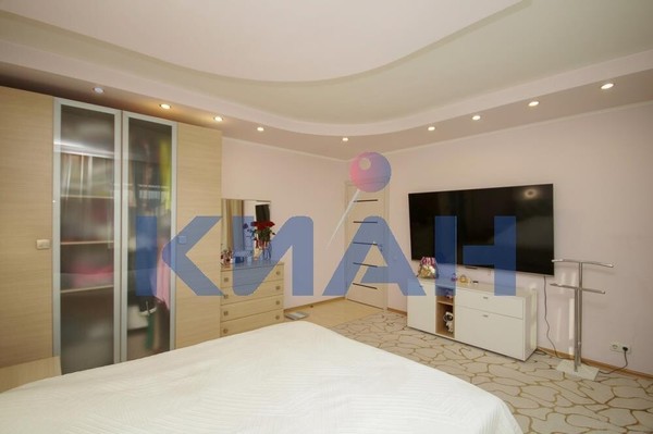 Продам трехкомнатную (3-комн.) квартиру, Весны ул, 15, Красноярск г