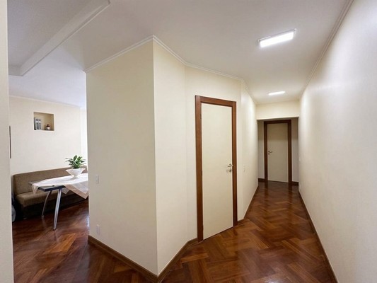 Продам трехкомнатную (3-комн.) квартиру, Изюмская ул, 46, Москва г