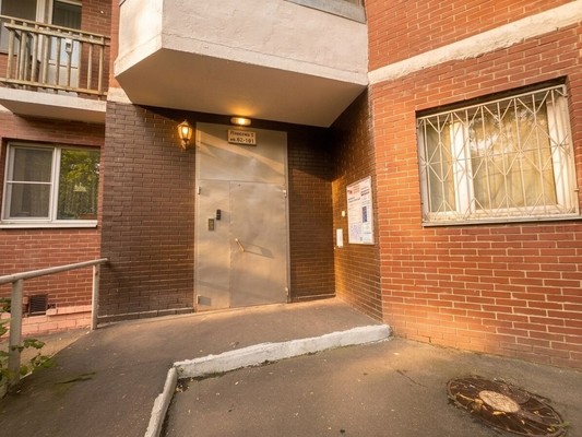 Продам трехкомнатную (3-комн.) квартиру, Изюмская ул, 46, Москва г