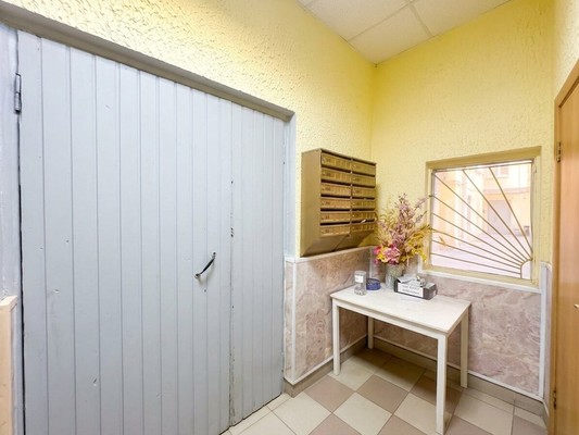 Продам трехкомнатную (3-комн.) квартиру, Изюмская ул, 46, Москва г