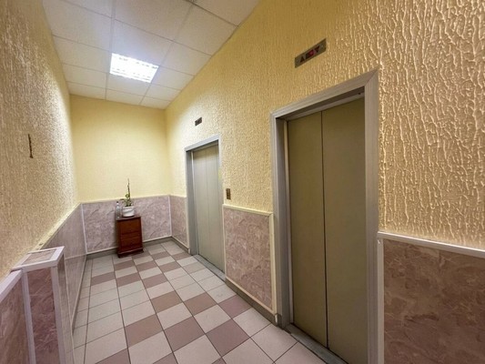 Продам трехкомнатную (3-комн.) квартиру, Изюмская ул, 46, Москва г