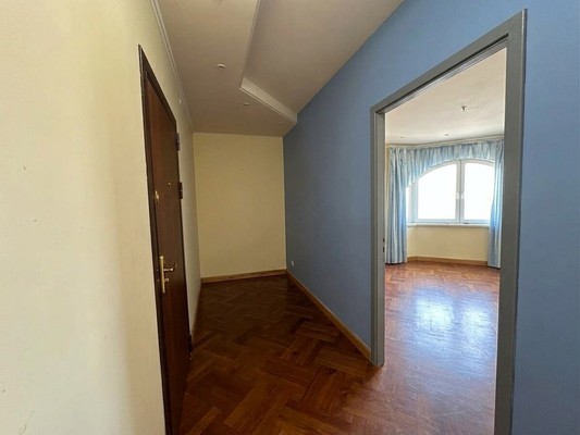 Продам трехкомнатную (3-комн.) квартиру, Изюмская ул, 46, Москва г