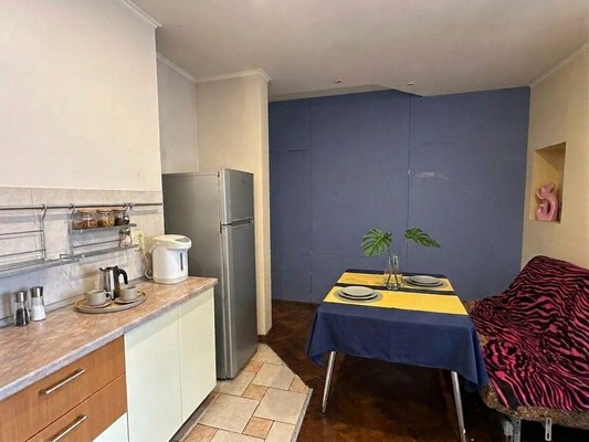 Продам трехкомнатную (3-комн.) квартиру, Изюмская ул, 46, Москва г