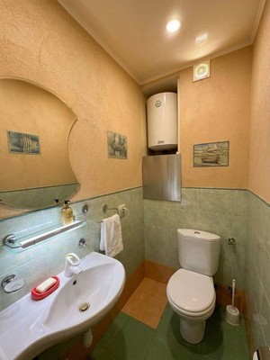 Продам трехкомнатную (3-комн.) квартиру, Изюмская ул, 46, Москва г