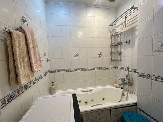 Продам трехкомнатную (3-комн.) квартиру, Изюмская ул, 46, Москва г