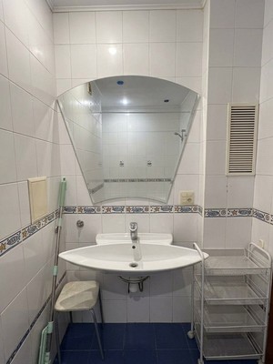 Продам трехкомнатную (3-комн.) квартиру, Изюмская ул, 46, Москва г