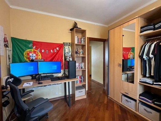 Продам трехкомнатную (3-комн.) квартиру, Изюмская ул, 46, Москва г
