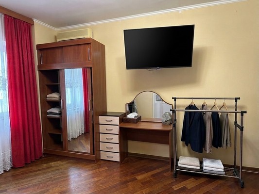 Продам трехкомнатную (3-комн.) квартиру, Изюмская ул, 46, Москва г