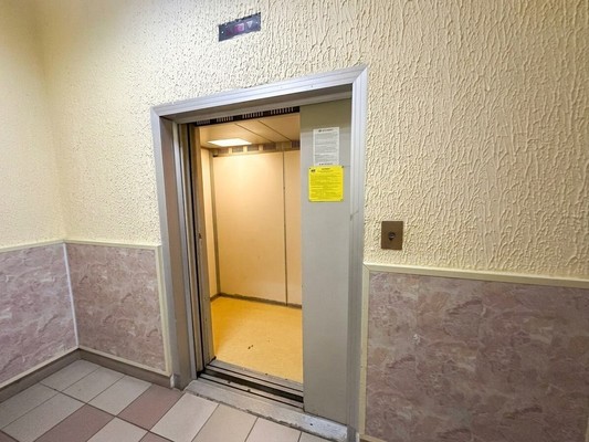 Продам трехкомнатную (3-комн.) квартиру, Изюмская ул, 46, Москва г