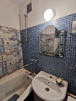 Продам двухкомнатную (2-комн.) квартиру, Луганская ул, 3к1, Москва г