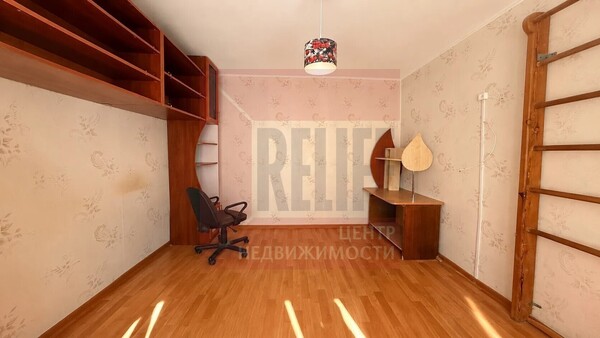 Продам двухкомнатную (2-комн.) квартиру, Горького ул, 162, Калининград г