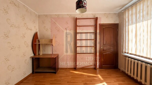 Продам двухкомнатную (2-комн.) квартиру, Горького ул, 162, Калининград г