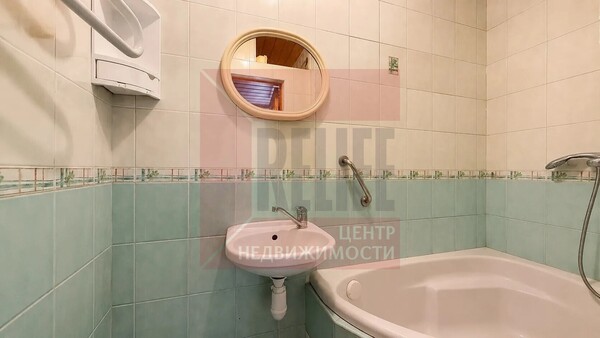 Продам двухкомнатную (2-комн.) квартиру, Горького ул, 162, Калининград г