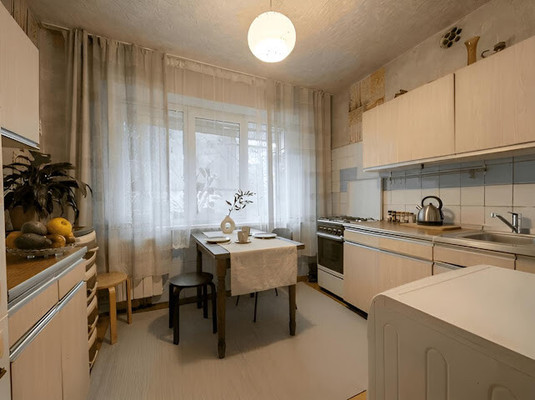 Продам трехкомнатную (3-комн.) квартиру, Чехова (Центральный р-н) ул, 5, Сочи г