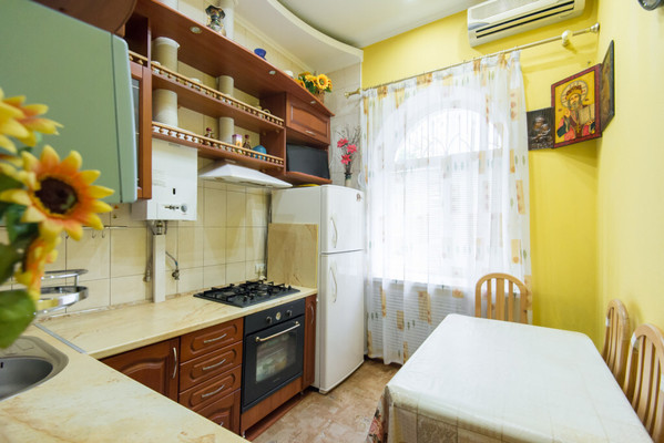 Продам двухкомнатную (2-комн.) квартиру, Советская ул, 9к2, Ростов-на-Дону г