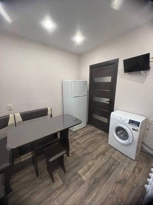 Сдам трехкомнатную (3-комн.) квартиру, Лермонтова ул, 5, Симферополь г