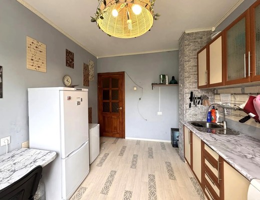 Продам трехкомнатную (3-комн.) квартиру, Победы пр-кт, 38, Казань г