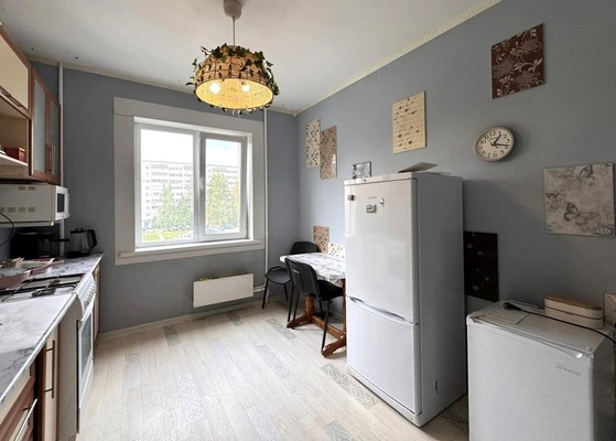 Продам трехкомнатную (3-комн.) квартиру, Победы пр-кт, 38, Казань г