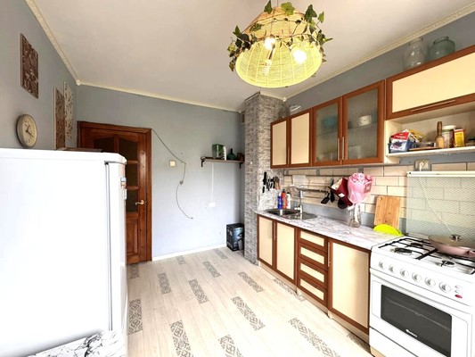 Продам трехкомнатную (3-комн.) квартиру, Победы пр-кт, 38, Казань г