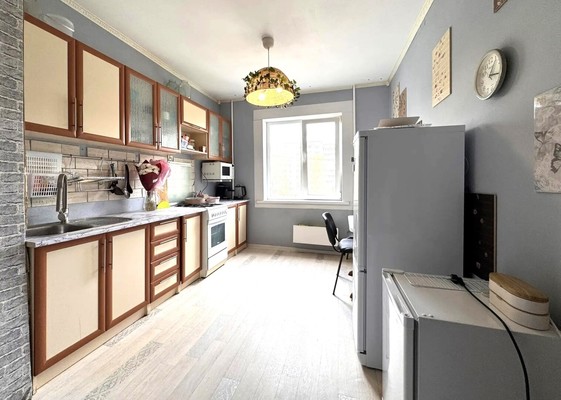 Продам трехкомнатную (3-комн.) квартиру, Победы пр-кт, 38, Казань г
