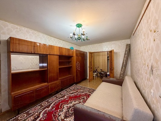 Продам трехкомнатную (3-комн.) квартиру, Бела Куна ул, 5, Симферополь г