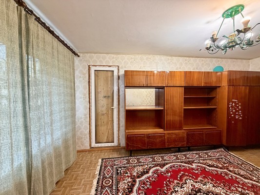 Продам трехкомнатную (3-комн.) квартиру, Бела Куна ул, 5, Симферополь г