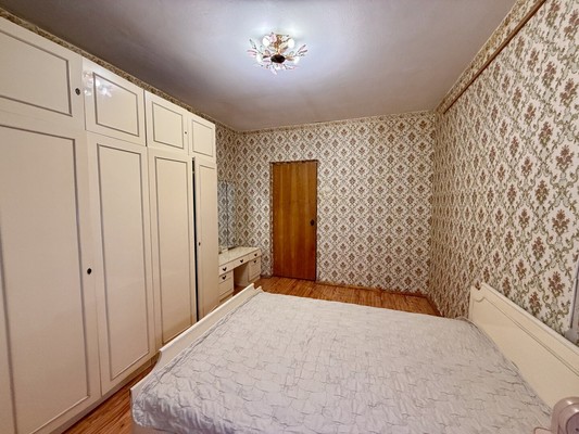 Продам трехкомнатную (3-комн.) квартиру, Бела Куна ул, 5, Симферополь г