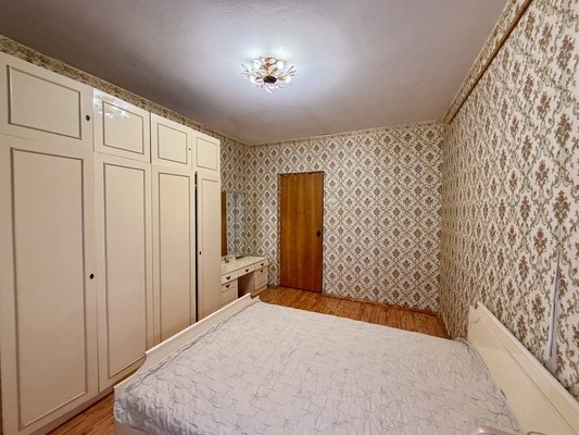 Продам трехкомнатную (3-комн.) квартиру, Бела Куна ул, 5, Симферополь г