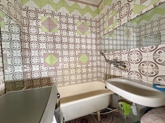 Продам трехкомнатную (3-комн.) квартиру, Бела Куна ул, 5, Симферополь г