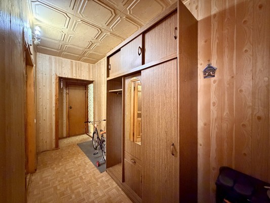 Продам трехкомнатную (3-комн.) квартиру, Бела Куна ул, 5, Симферополь г