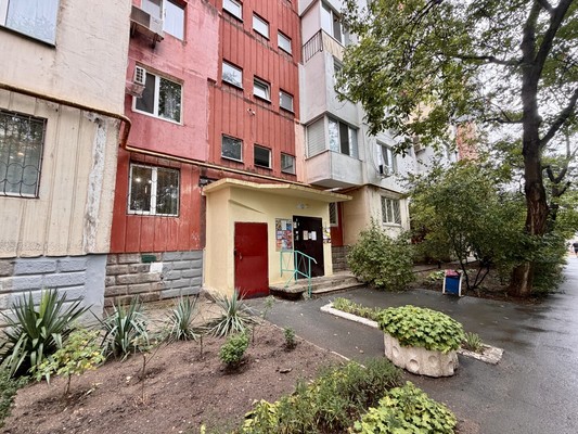 Продам трехкомнатную (3-комн.) квартиру, Бела Куна ул, 5, Симферополь г
