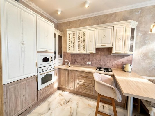 Продам двухкомнатную (2-комн.) квартиру, Крымская ул, 22к21, Геленджик г