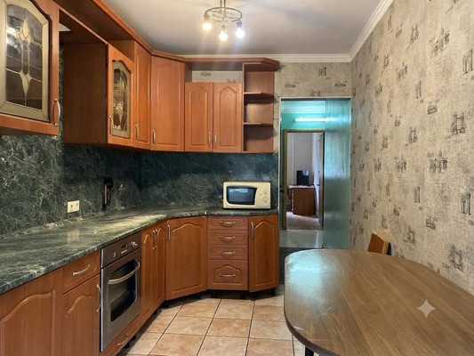 Продам трехкомнатную (3-комн.) квартиру, Русское поле тер, 3, Гришенки д