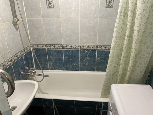 Продам трехкомнатную (3-комн.) квартиру, Русское поле тер, 3, Гришенки д