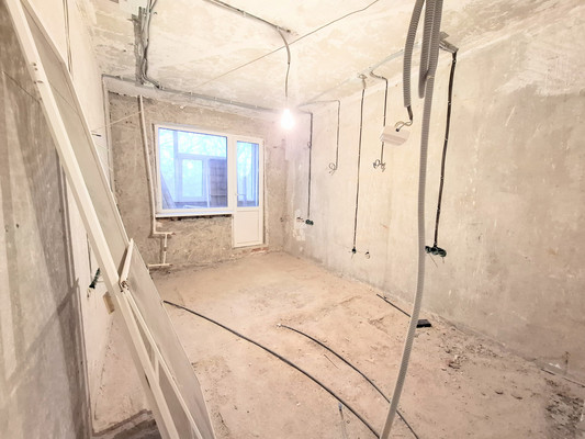 Продам трехкомнатную (3-комн.) квартиру, Авиагородок мкр, 40, Батайск г