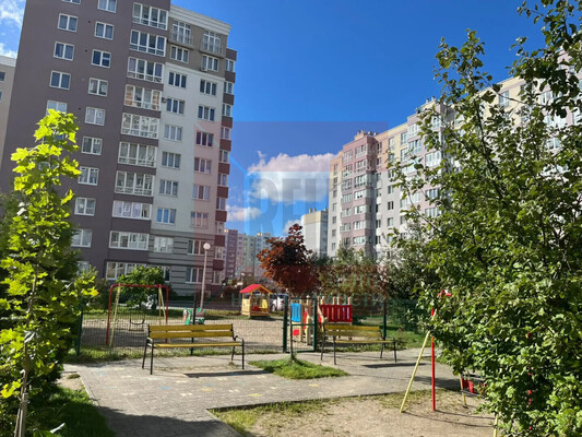Продам двухкомнатную (2-комн.) квартиру, Кипарисовая ул, 1, Калининград г