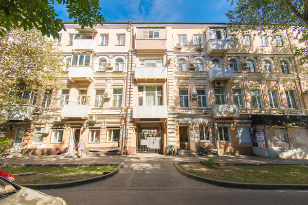 Продам трехкомнатную (3-комн.) квартиру, Чехова пр-кт, 42-44/127, Ростов-на-Дону г