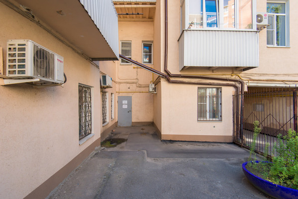 Продам трехкомнатную (3-комн.) квартиру, Чехова пр-кт, 42-44/127, Ростов-на-Дону г