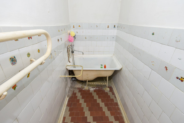 Продам трехкомнатную (3-комн.) квартиру, Чехова пр-кт, 42-44/127, Ростов-на-Дону г