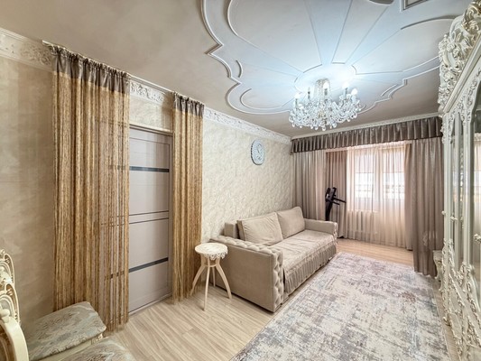 Продам трехкомнатную (3-комн.) квартиру, Героя России Кярова А.С. ул, 1, Чегем г