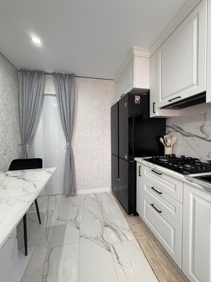 Продам трехкомнатную (3-комн.) квартиру, Героя России Кярова А.С. ул, 1, Чегем г