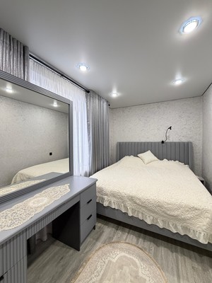 Продам трехкомнатную (3-комн.) квартиру, Героя России Кярова А.С. ул, 1, Чегем г
