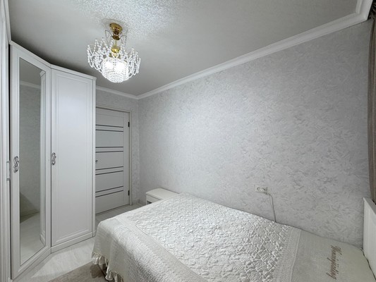 Продам трехкомнатную (3-комн.) квартиру, Героя России Кярова А.С. ул, 1, Чегем г