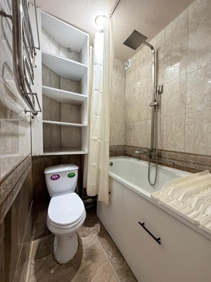 Продам трехкомнатную (3-комн.) квартиру, Героя России Кярова А.С. ул, 1, Чегем г
