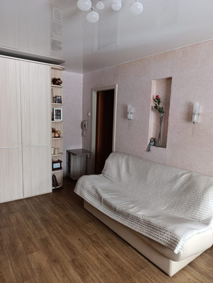 Продам двухкомнатную (2-комн.) квартиру, Героев-североморцев пр-кт, 21, Мурманск г