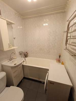 Продам двухкомнатную (2-комн.) квартиру, Героев-североморцев пр-кт, 21, Мурманск г