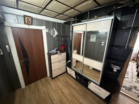 Продам трехкомнатную (3-комн.) квартиру, Железнодорожная ул, 81, Кропоткин г